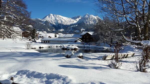 Obermaiselstein mit Blick zum NebelhornNebelhorn