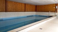 Hallenbad zur kostenlosen Benutzung Hallenbad zur kostenlosen Benutzung
